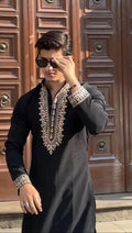 Royal_Black_Embroidered_Kurta_pravohammen