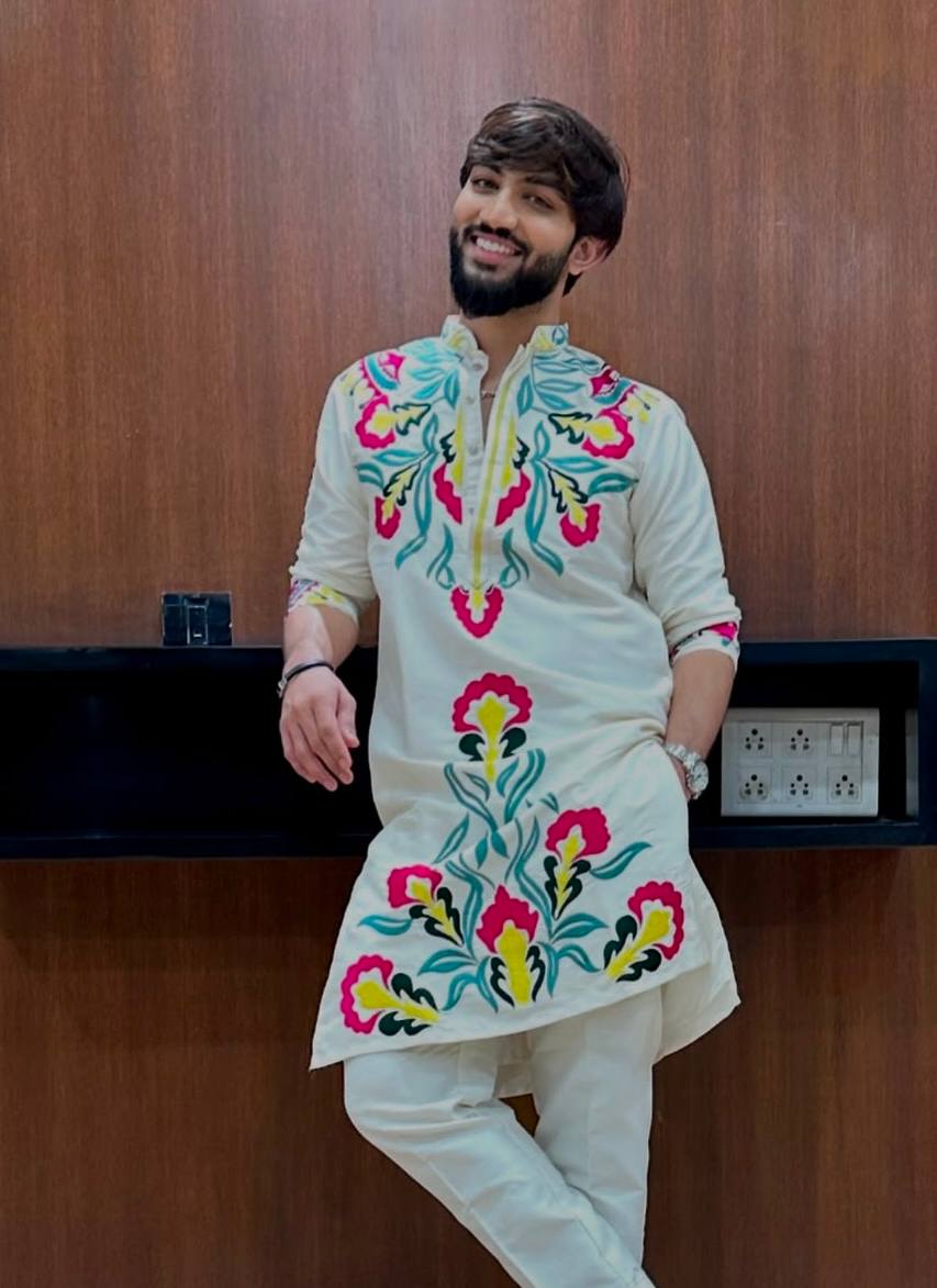 OFF WHITE NECK PRINTED KURTA PAJAMA SET