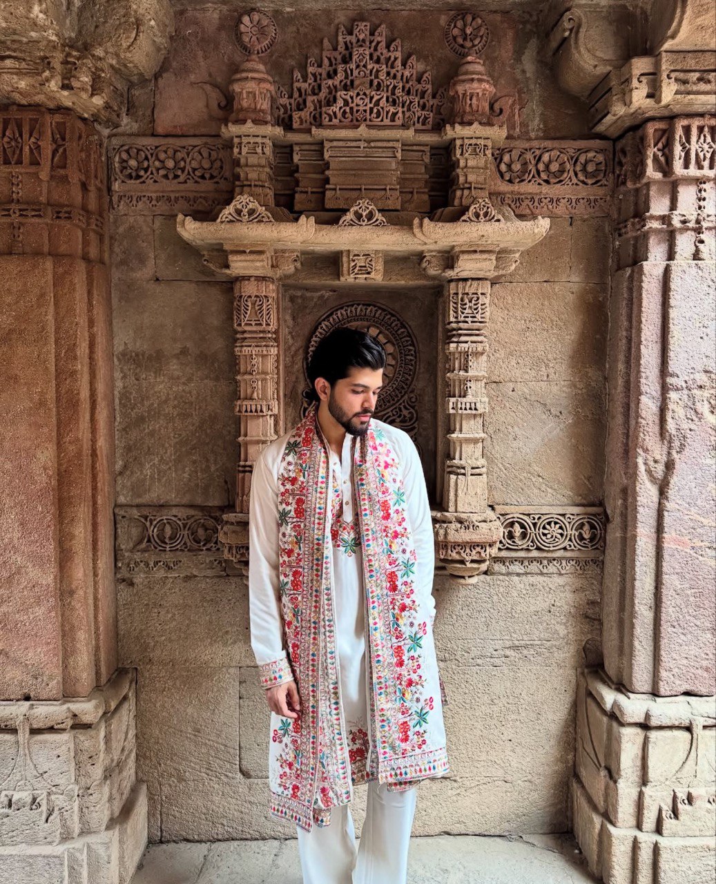 OFF WHITE HEAVY EMBROIDERED WORK KURTA PAJAMA AND DUPATTA SET FOR MEN'S