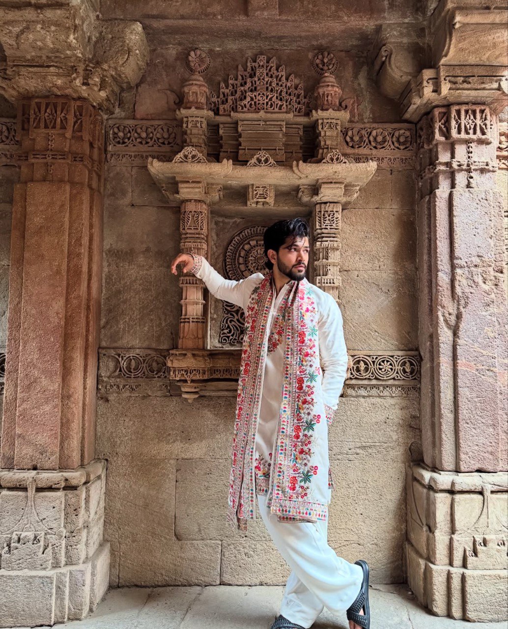 OFF WHITE HEAVY EMBROIDERED WORK KURTA PAJAMA AND DUPATTA SET FOR MEN'S
