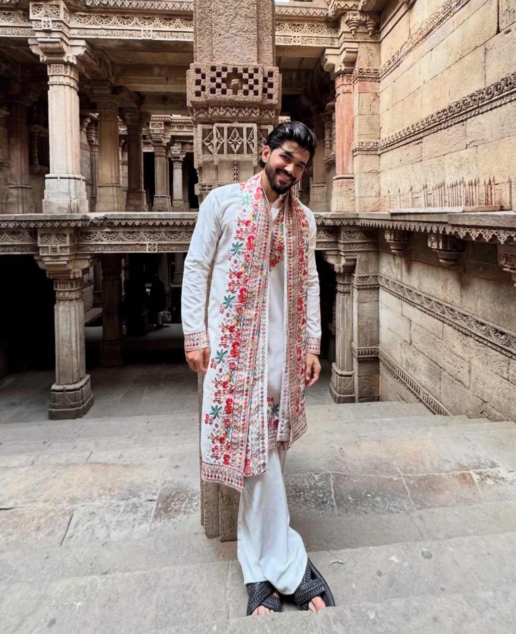OFF WHITE HEAVY EMBROIDERED WORK KURTA PAJAMA AND DUPATTA SET FOR MEN'S