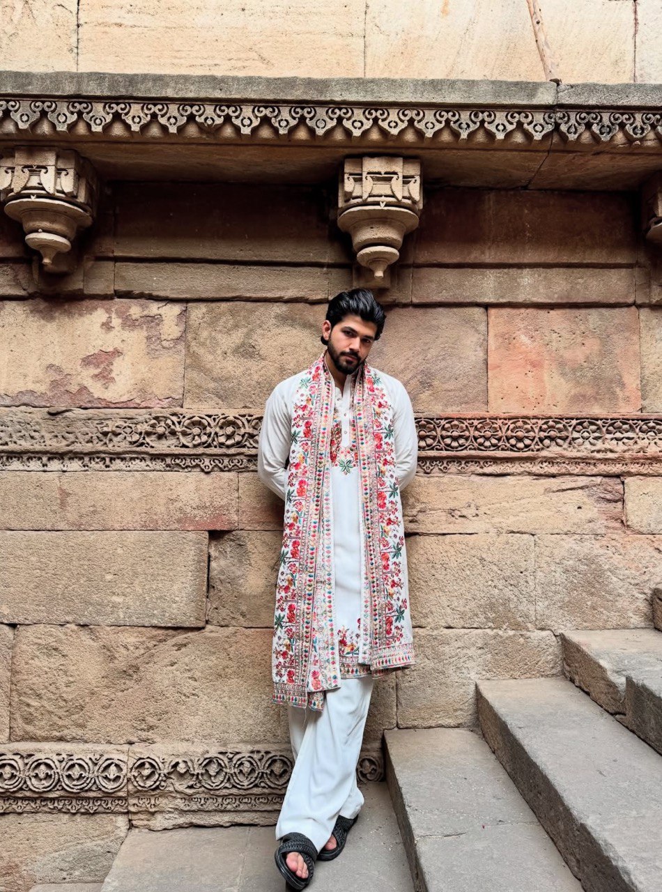 OFF WHITE HEAVY EMBROIDERED WORK KURTA PAJAMA AND DUPATTA SET FOR MEN'S
