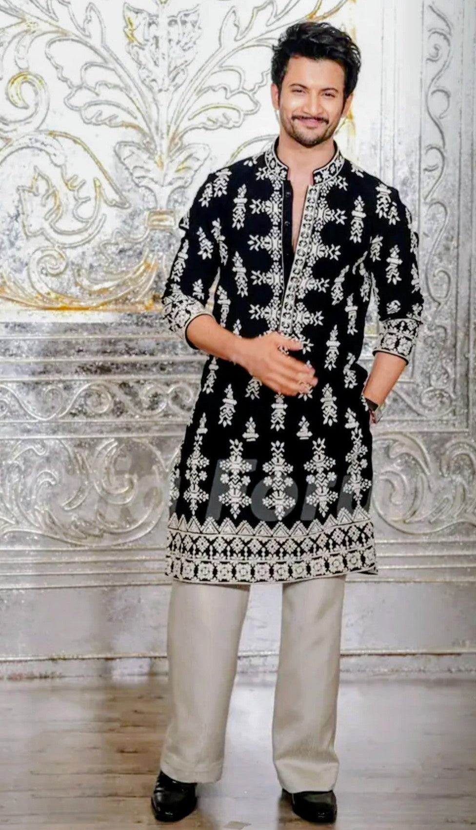 BLACK VELVAT KURTA With WHITE THERD  EMBROIDERY KURTA  PANT SET